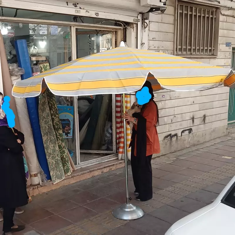 چتر سایبان تاشو قطر 250 سانت از جنس برزنت نانو ضد آب با کفی و لوله آهنی