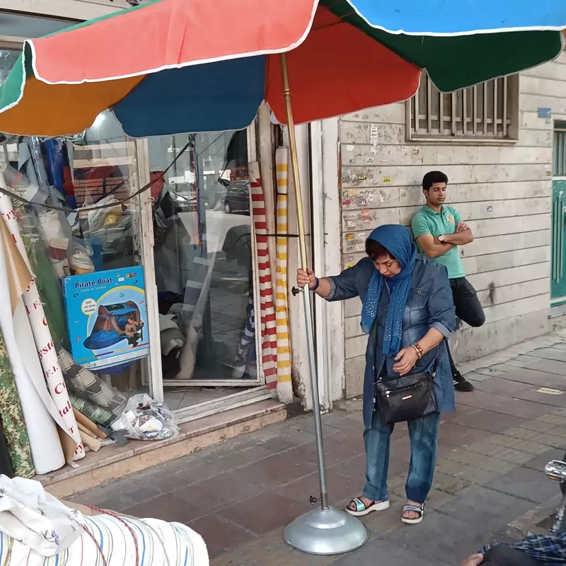 چتر هشت ضلعی برزنتی 2 متری مناسب آفتاب مدل رنگی
