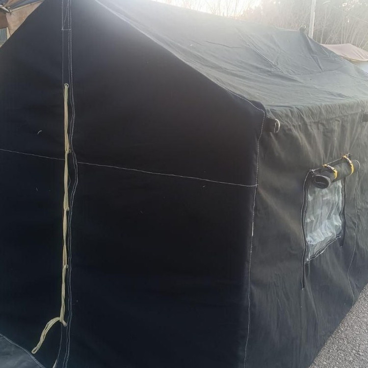 چادر مسافرتی خیمه 2 در 3 جنس برزنتی همراه با جای لوله بخاری